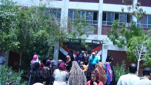 : انقطاع الكهرباء يثير غضب أولياء أمور طلاب الثانوية العامة بسوهاج