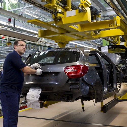 :  دايملر  الألمانية تخفض أسعار سيارات  مرسيدس  و سمارت  في سويسرا