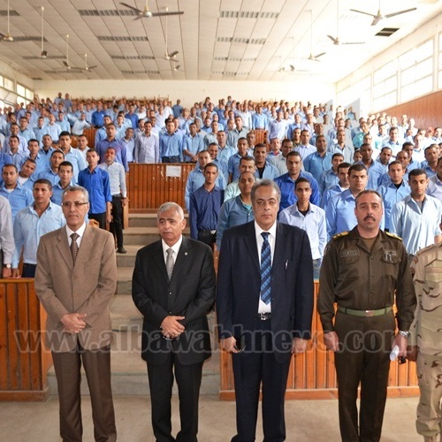 : بالصور.. محافظ السويس يتفقد دورة التربية العسكرية بالجامعة
