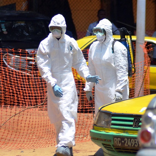 : وصول عاملة رعاية صحية بريطانية مصابة بـ الإيبولا  إلى بلادها