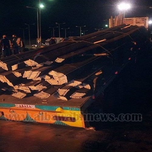 : إنقاذ شاحنة من السقوط بالمجرى الملاحي لقناة السويس ببورسعيد