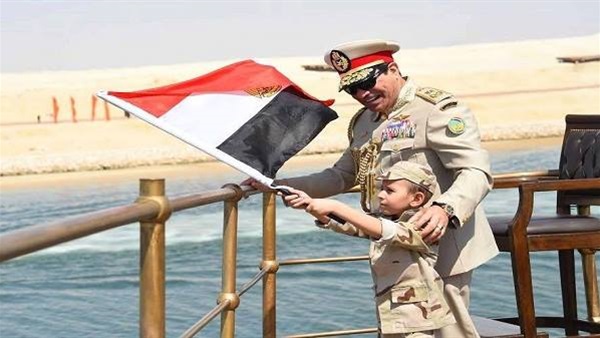 الرئيس عبد الفتاح السيسى بالبدلة العسكرية في افتتاح قناة السويس الجديدة 780