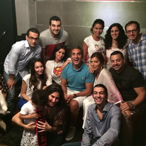  باسم يوسف يظهر مع أصدقائه ولن يقدم أي برنامج قريباً