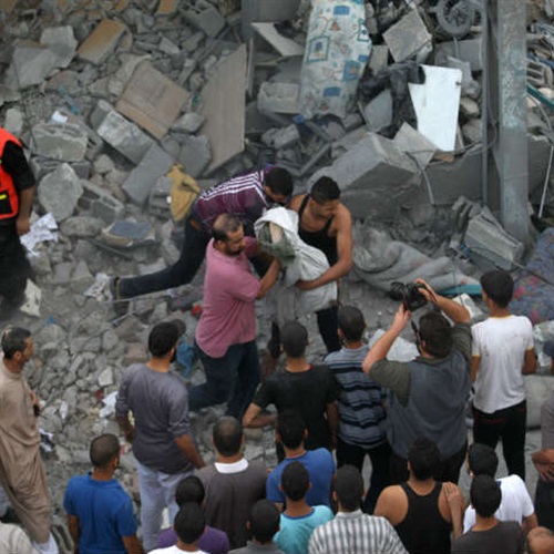  طائرة إسرائيلية تجدد قصفها للبنك الوطني الإسلامي شمالي غزة