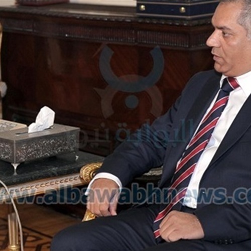  وزير الآثار يصل مطار القاهرة عقب زيارة متحف شرم الشيخ