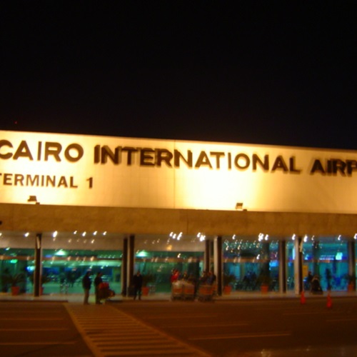  مطار القاهرة يستقبل 92 فلسطينيًا قادمين من معبر رفح للسفر إلى الخارج