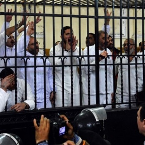 : جنايات المنيا تقضي ببراءة 15 اخوانيًّا وتأجيل محاكمة 8 آخرين