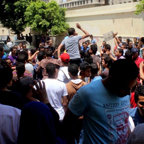 : طلاب الثانوية العامة بالإسكندرية يتظاهرون للمطالبة بفتح باب التحويلات