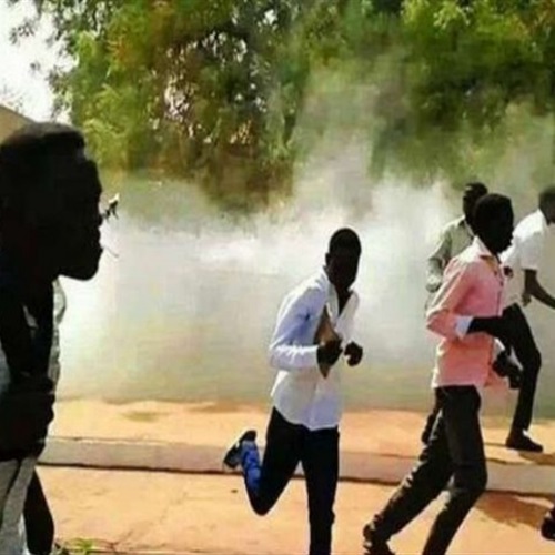 : الشرطة السودانية تفرق مظاهرة احتجاجا على انقطاع الكهرباء والمياه بالخرطوم