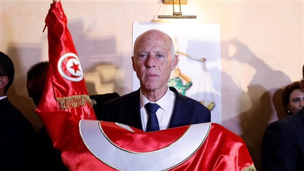الرئيس التونسي: لدي قائمة بأسماء 460 شخصًا نهبوا أموال البلاد