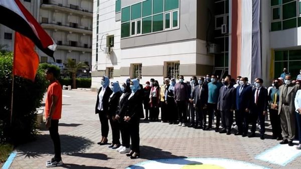  العام الدراسي الجديد.. جامعات مصر تبدأ بتحية "العلم"