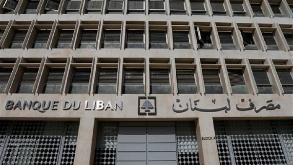 مصرف لبنان يتدخل لتهدئة الانهيار المتسارع لليرة برفع سعر صرف منصة صيرفة وإتاحة الدولار