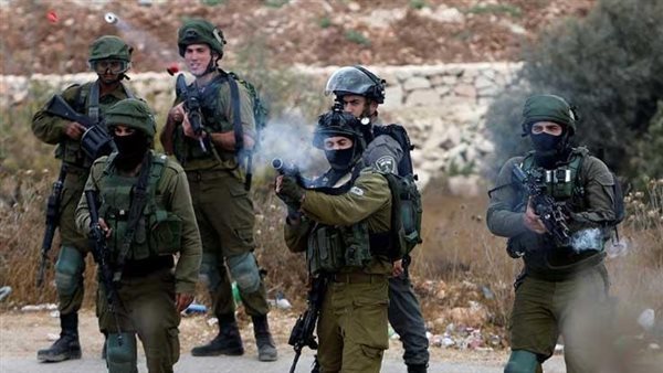 إصابة عشرات الفلسطينيين بالاختناق خلال مواجهات مع الاحتلال في العيسوية