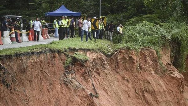 ارتفاع حصيلة القتلى جراء انهيار طريق في جنوب الصين إلى 24 شخصًا