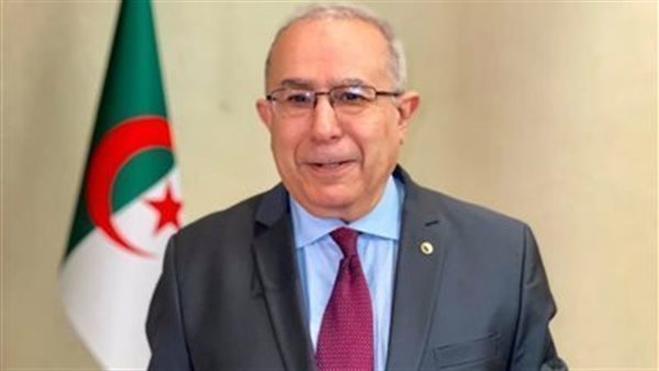 وزير الخارجية الجزائري يلتقي رئيس المجلس الوطني الفلسطيني