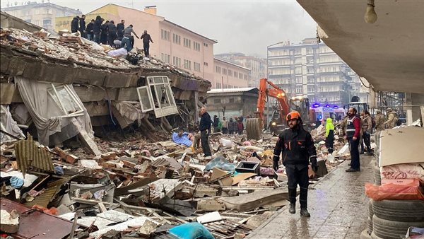 تركيا ترفع حالة التأهب بعد ضربة الزلزال