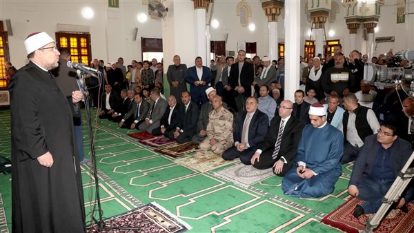 وزير الأوقاف يؤدي صلاة الجمعة الأولى من رمضان بمسجد عمر بن عبد العزيز 