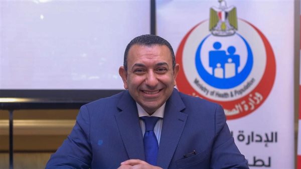 الدكتور وليد حسن نقيبآ لأطباء الأسنان بالقاهرة 