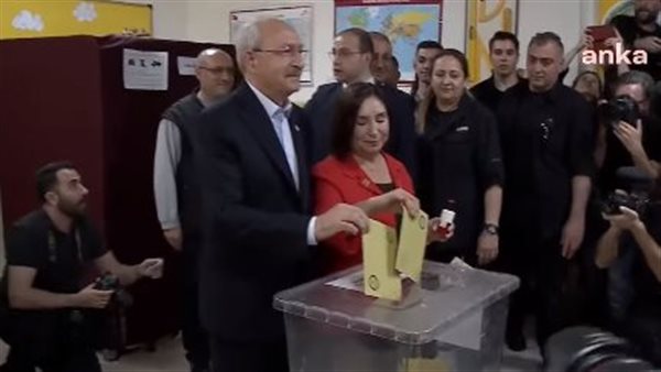 الانتخابات التركية|منافس أردوغان.. كليتشدار أوغلو يدلي بصوته "صور" 