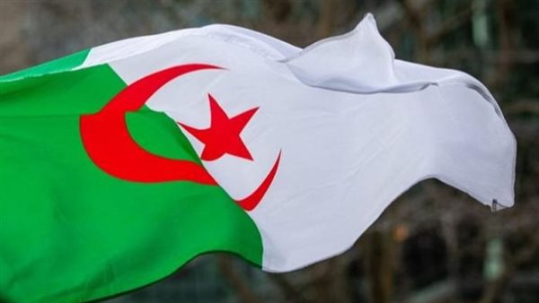 وزير الخارجية الجزائري يتلقى اتصالًا هاتفيًا من نظيرته الكندية