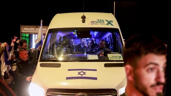 إسرائيل تفرج عن 30 أسيرًا فلسطينيًا بموجب اتفاق الهدنة