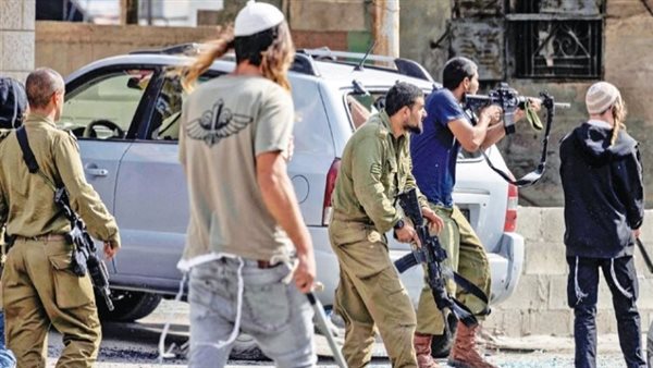 مُستوطنون إسرائيليون يقتحمون الأقصى بحماية شرطة الاحتلال