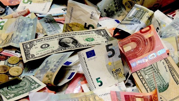 أسعار العملات الأجنبية مقابل الجنيه المصري بداية اليوم الخميس 2 مايو 2024