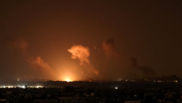 فلسطين.. إصابة عدد من المواطنين جراء قصف إسرائيلي استهدف منزلًا في رفح