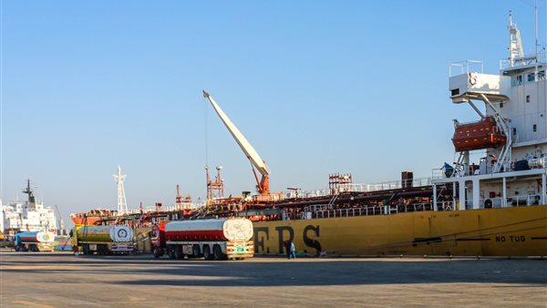 ننشر حركة تداول السفن والحاويات والبضائع في ميناء دمياط 