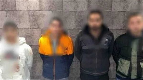 صور.. القبض على المتهمين بقتل طالب بسبب لهوه أمام منزلهم بالزيتون