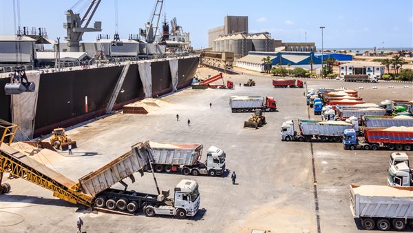 ننشر حركة تداول السفن والحاويات والبضائع العامة في ميناء دمياط 