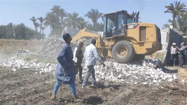 محافظ بني سويف: إزالة 91 حالة تعد على أراض زراعية وأملاك الدولة خلال إجازة العيد 