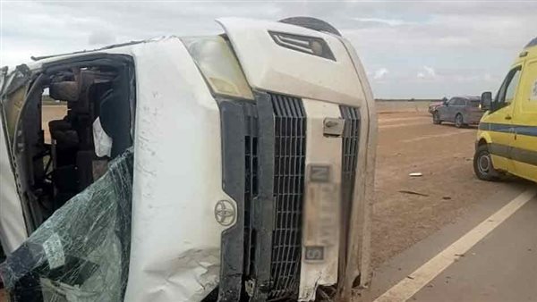 الاستعلام عن الحالة الصحية لـ9 أشخاص أصيبوا في انقلاب سيارة بالطريق الصحراوي
