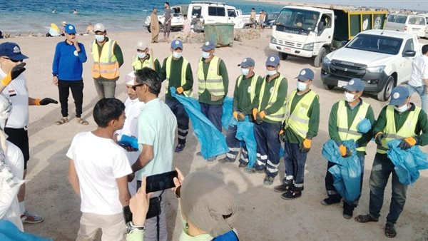 رئيس مدينة دهب يشارك في حملة نظافة موسعة لشاطئ اللاجونا