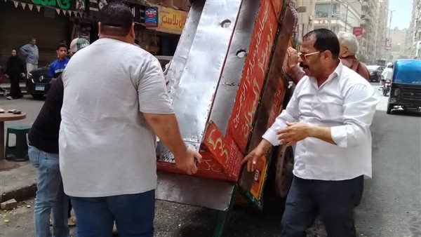 محافظة الجيزة تزيل سوقا عشوائية للباعة الجائلين والمفترشين ببولاق الدكرور
