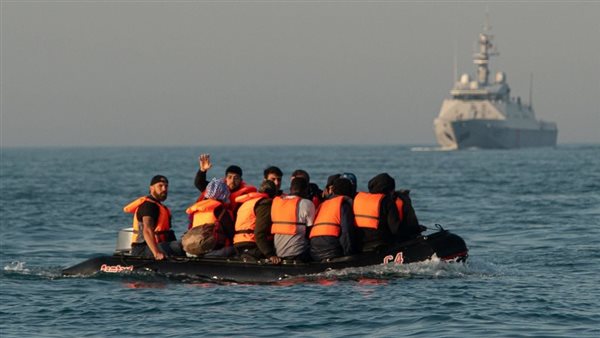مصرع 5 أشخاص أثناء محاولتهم عبور بحر المانش في قارب صغير من فرنسا