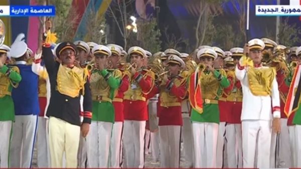 الرئيس السيسي يشهد عرض الموسيقات العسكرية في حفل افتتاح بطولة الفروسية