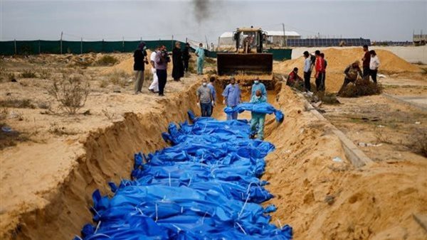 الدفاع المدني في غزة: الاحتلال دفن جرحى أحياء في المقابر الجماعية في مستشفى ناصر بخان يونس