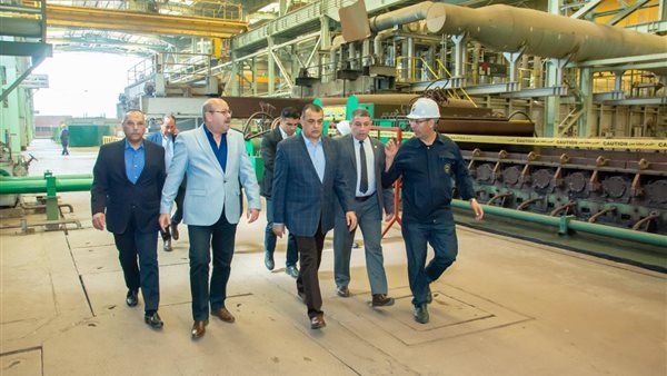 وزير الإنتاج الحربي يتفقد خطوط الإنتاج بشركة "أبو زعبل للصناعات الهندسية"