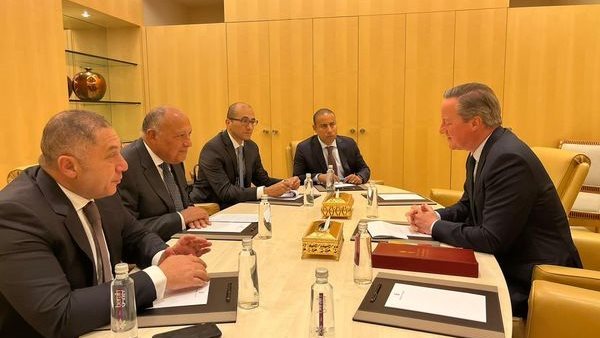 وزير الخارجية يلتقي نظيره البريطاني على هامش اجتماعات المنتدى الاقتصادي العالمي بالرياض