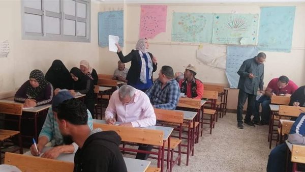 2200 دارس يؤدون امتحانات محو الأمية بالدقهلية ضمن مبادرة "المصريون يتعلمون"
