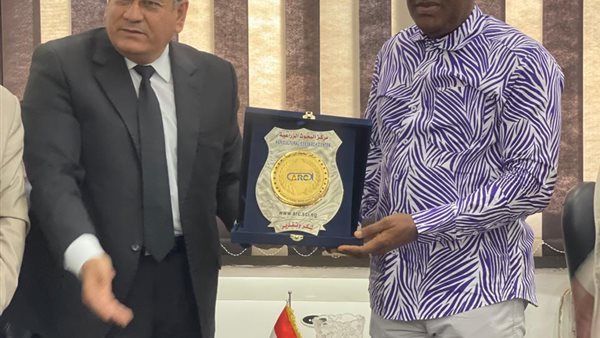 رئيس البحوث الزراعية يستقبل سفير دولة سيراليون بالقاهرة