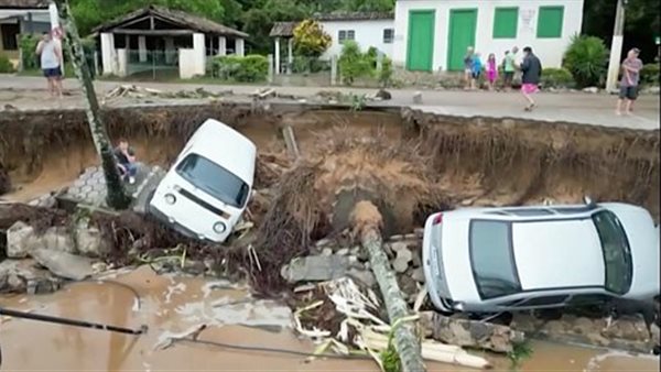 مقتل 75 شخصًا وفقدان 103 في الفيضانات بالبرازيل