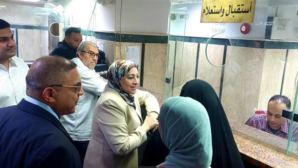 نائب محافظ القاهرة تتفقد المراكز التكنولوجية في أول أيام بدء تلقي طلبات التصالح 