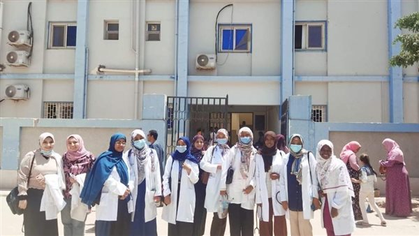 جامعة أسيوط تطلق قافلة طبية شاملة للكشف بالمجان على أهالي قرية منقباد