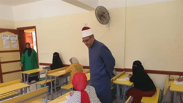 رئيس المنطقة الأزهرية بالغربية يشيد بانتظام امتحانات النقل الثانوي والقراءات (صور)