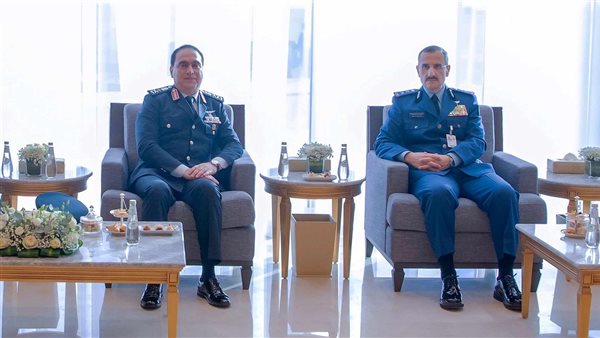 قائد القوات الجوية يلتقي نظيره السعودي ويحضر حفل تخريج الدفعة 103 بكلية الملك فيصل