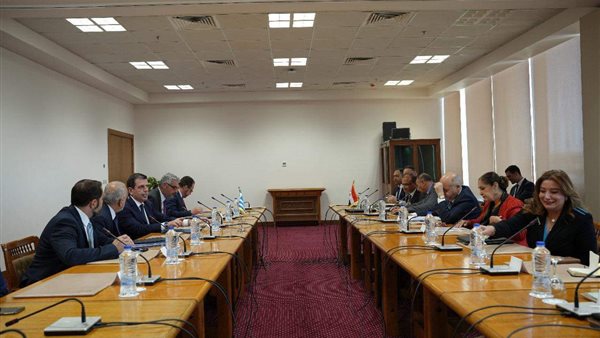 "الخارجية" تستضيف جلسة مباحثات موسعة مع وزير الهجرة واللجوء اليوناني
