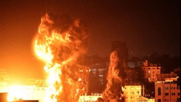 طائرات الاحتلال تطلق النار اتجاه وسط وشرق رفح الفلسطينية بالتزامن مع القصف المدفعي