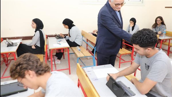 اليوم.. طلاب أولى ثانوي بالقاهرة يؤدون امتحاني الرياضيات والفلسفة 